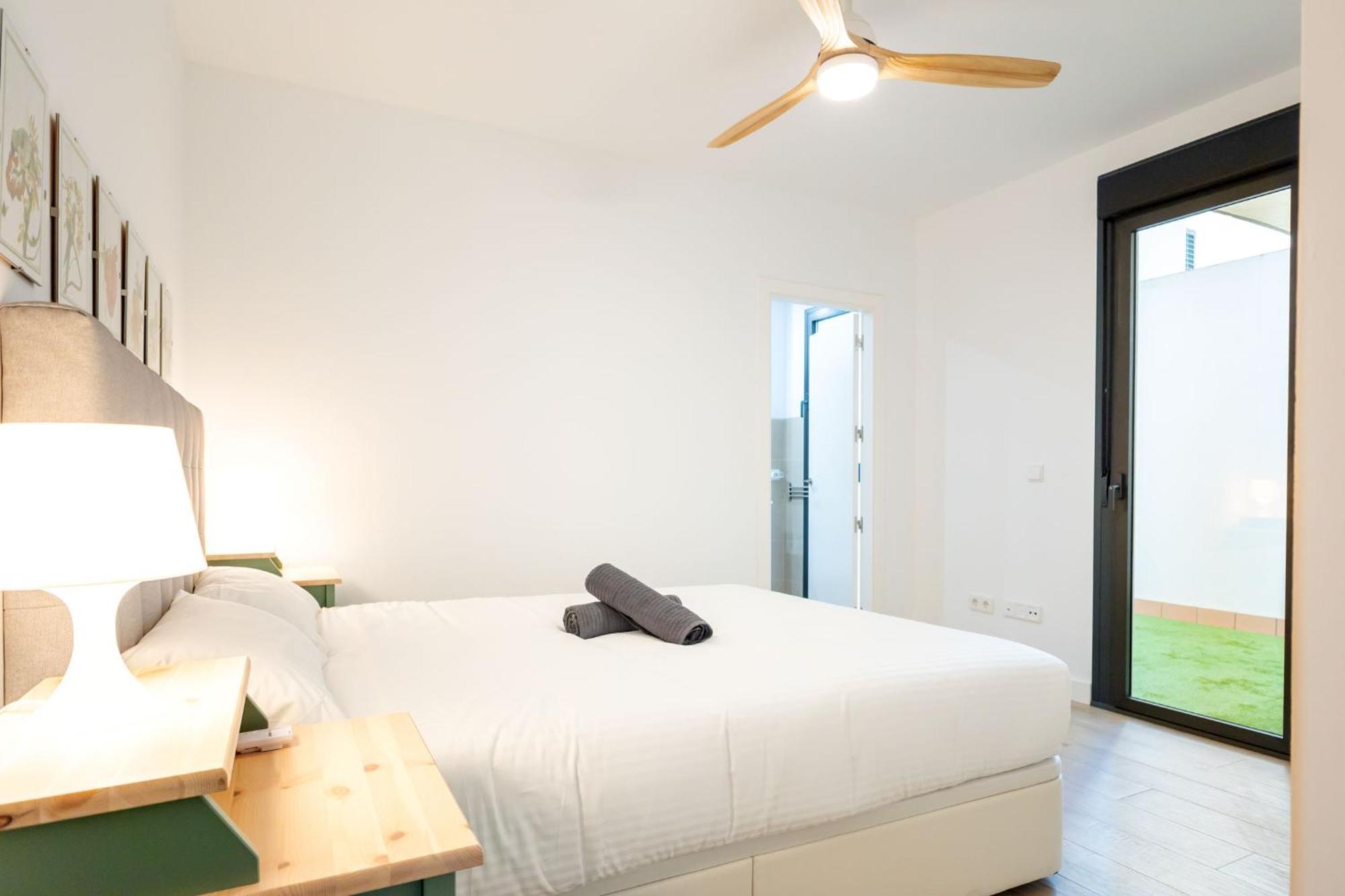 Charming 2 Bedroom Apartment With Free Parking Close To Torre Del Oro By Ocityzen — Photos 1