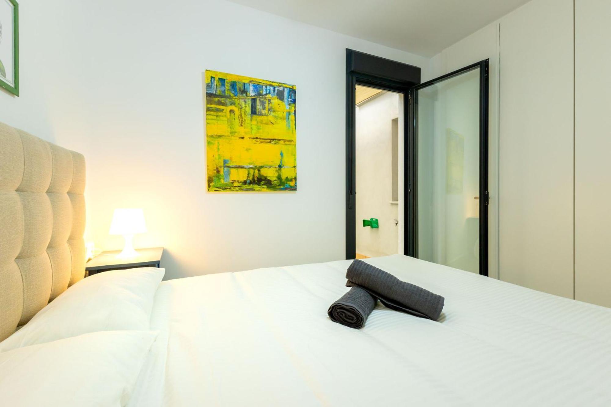 Charming 2 Bedroom Apartment With Free Parking Close To Torre Del Oro By Ocityzen — Photos 3